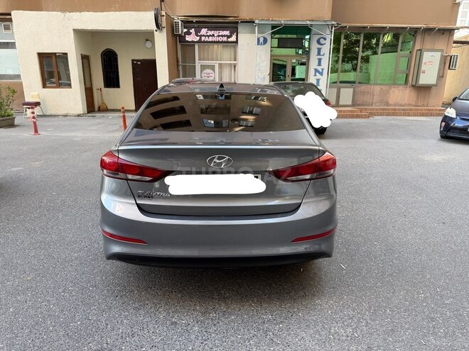 Hyundai Elantra-3