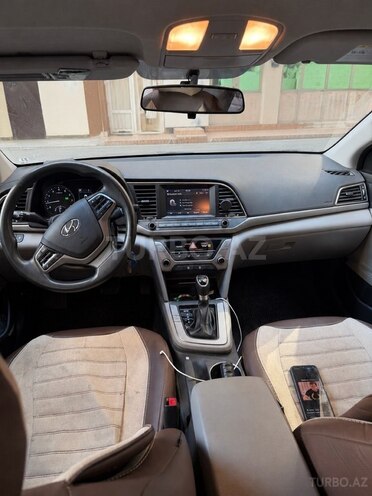 Hyundai Elantra-4