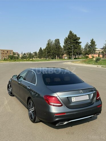 Mercedes E 300 4MATIC-4