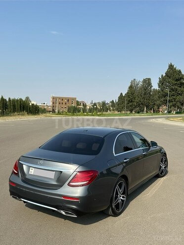 Mercedes E 300 4MATIC-3