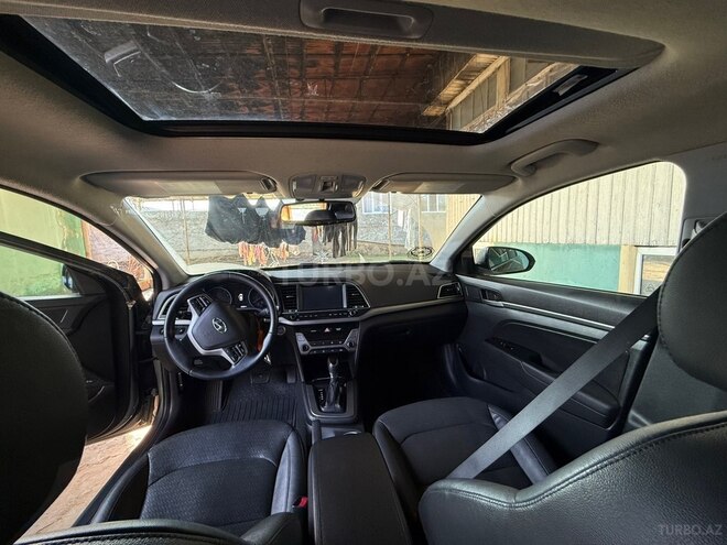 Hyundai Elantra-2