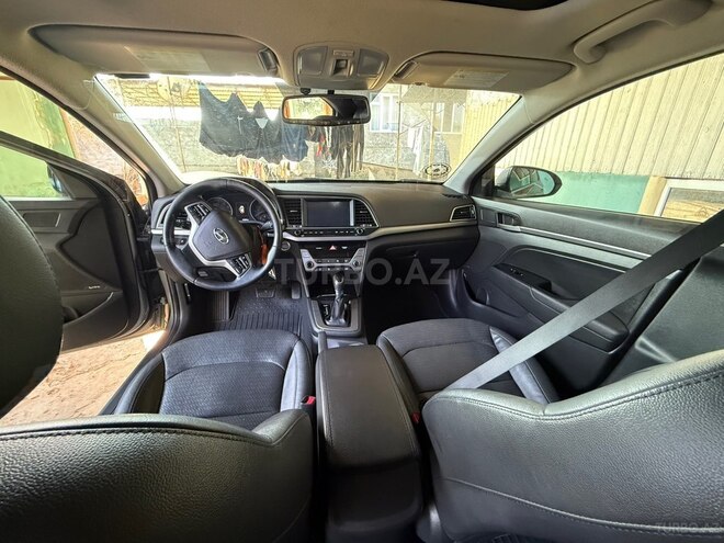 Hyundai Elantra-4