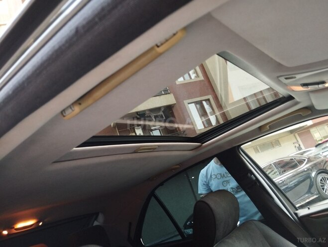 Mercedes E 240-13