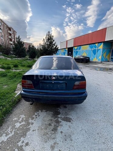 BMW 320-3