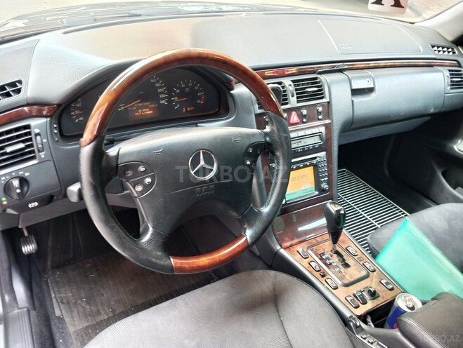 Mercedes E 240-10