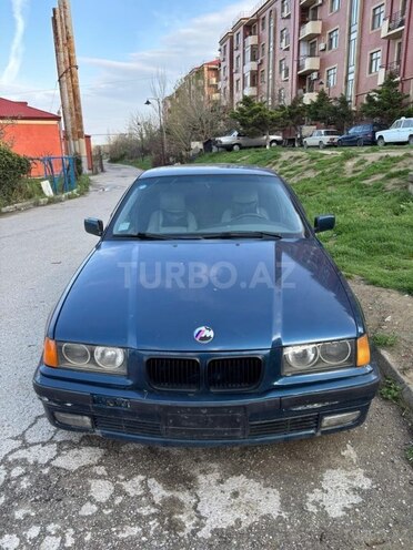 BMW 320-1