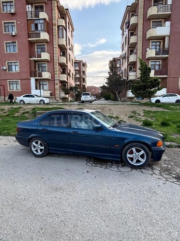 BMW 320-2