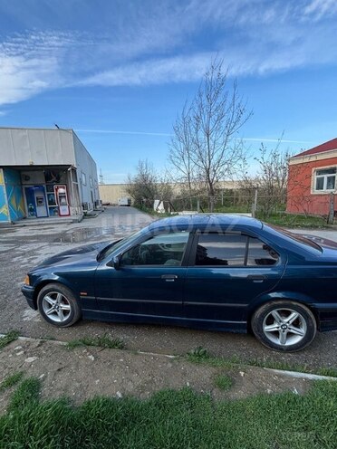 BMW 320-4