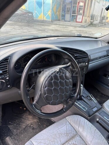BMW 320-8