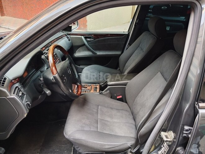 Mercedes E 240-9