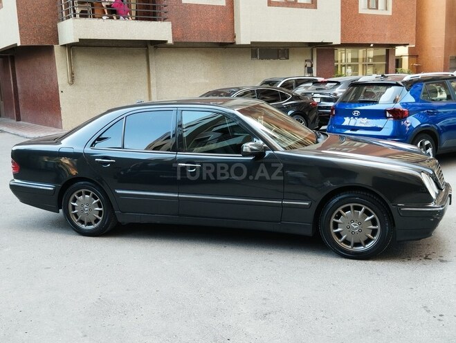 Mercedes E 240-4
