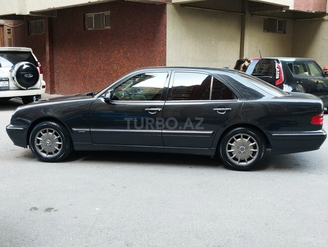 Mercedes E 240-5