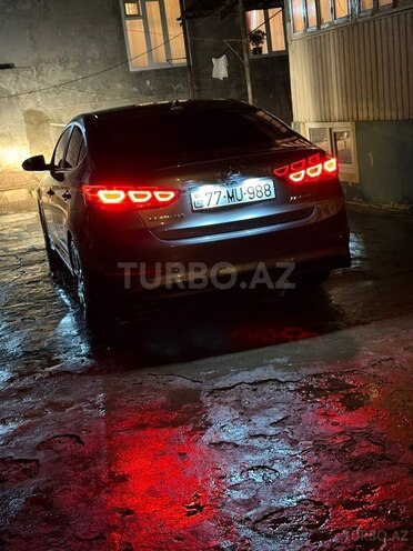 Hyundai Elantra-8