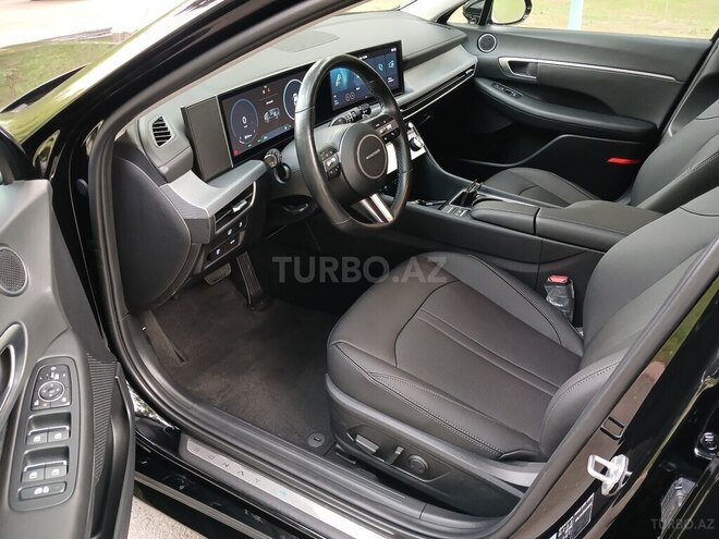 Hyundai Sonata-12
