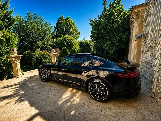Porsche Panamera Turbo Sport Turismo-3