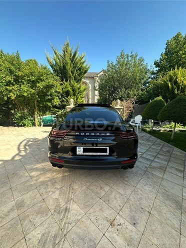 Porsche Panamera Turbo Sport Turismo-5