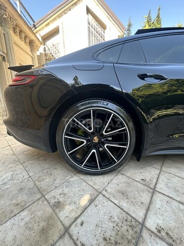 Porsche Panamera Turbo Sport Turismo-13