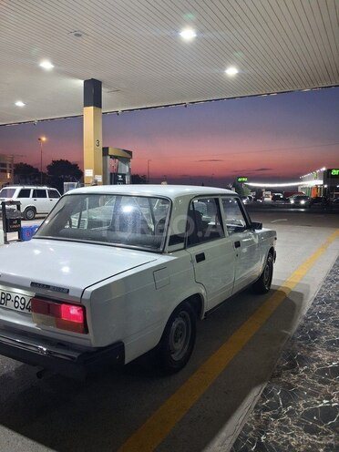 LADA (VAZ) 2107-2