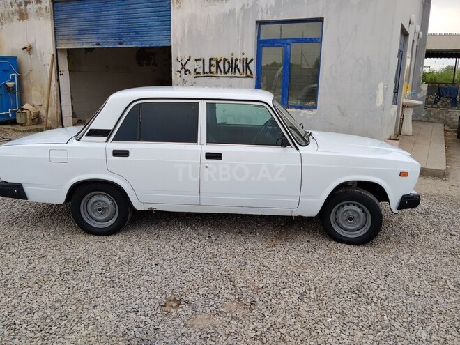 LADA (VAZ) 2107-2
