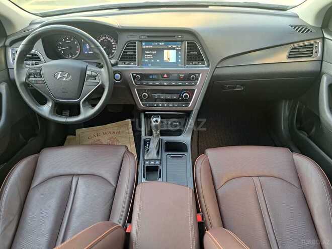 Hyundai Sonata-14