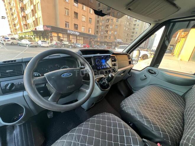 Ford Transit-8