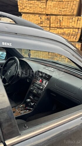 Mercedes C 240-11