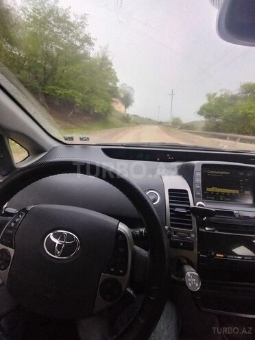 Toyota Prius-5
