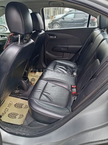 Chevrolet Sonic-12