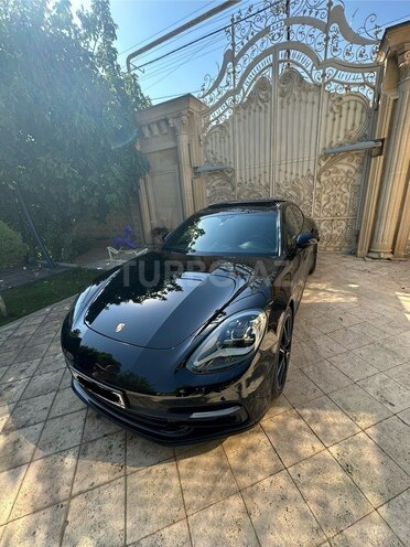 Porsche Panamera 4S-12