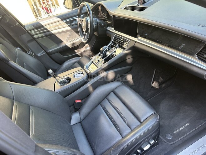 Porsche Panamera 4S-6