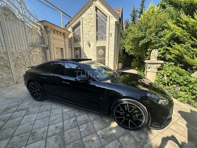 Porsche Panamera 4S-15