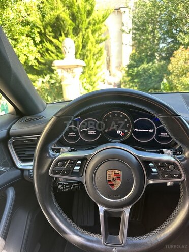 Porsche Panamera 4S-8