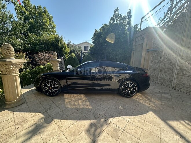 Porsche Panamera 4S-17