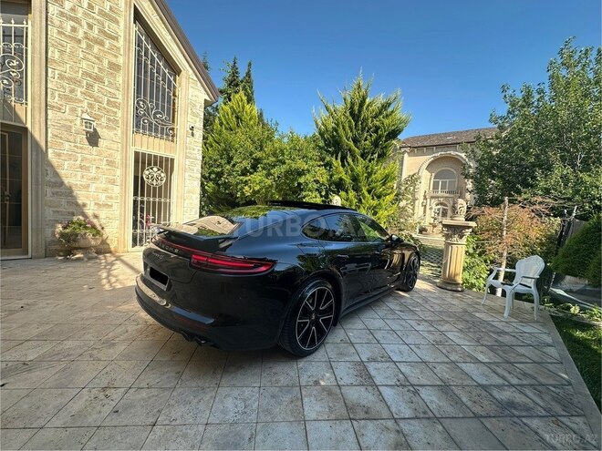 Porsche Panamera 4S-18