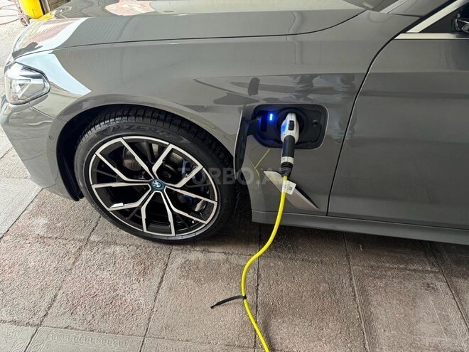 BMW 530e-5
