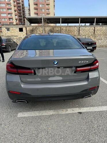BMW 530e-6