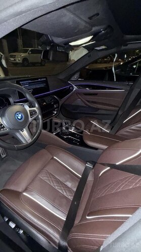 BMW 530e-11
