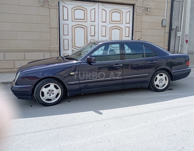 Mercedes E 240-2