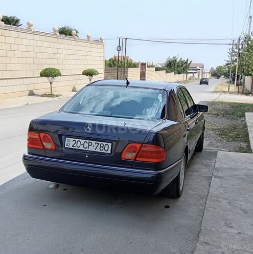 Mercedes E 240-3