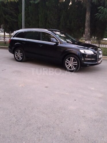 Audi Q7-3