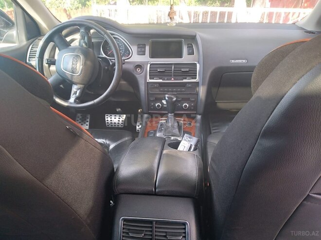 Audi Q7-5