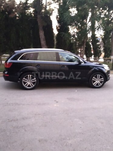 Audi Q7-4
