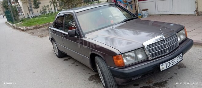 Mercedes 190-4
