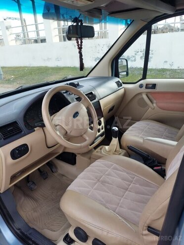 Ford Tourneo Connect-11