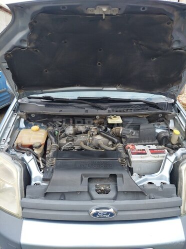Ford Tourneo Connect-6