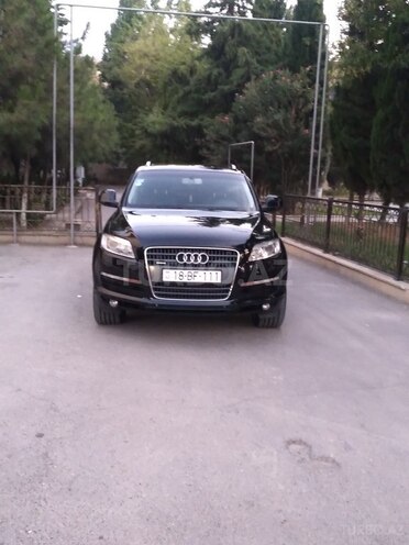 Audi Q7-1