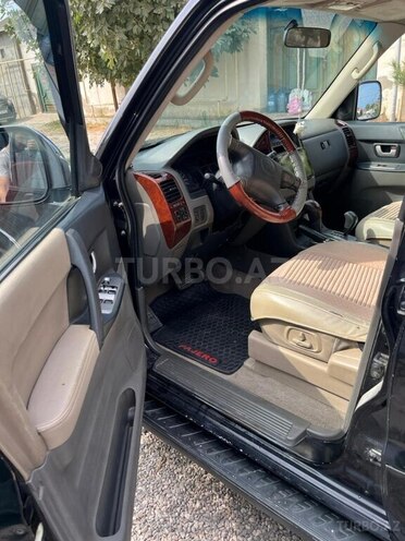 Mitsubishi Pajero-6