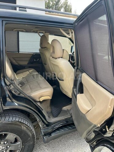 Mitsubishi Pajero-7
