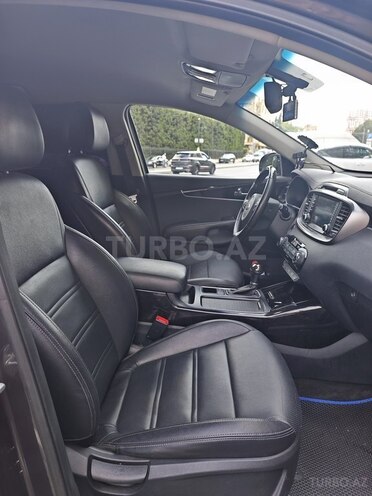 Kia Sorento-13