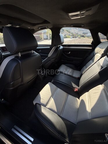 Audi S8-7